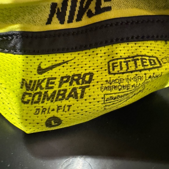 Nike Dri Fit Pro Combat Sleeveless Shirt - Picture 6 of 6